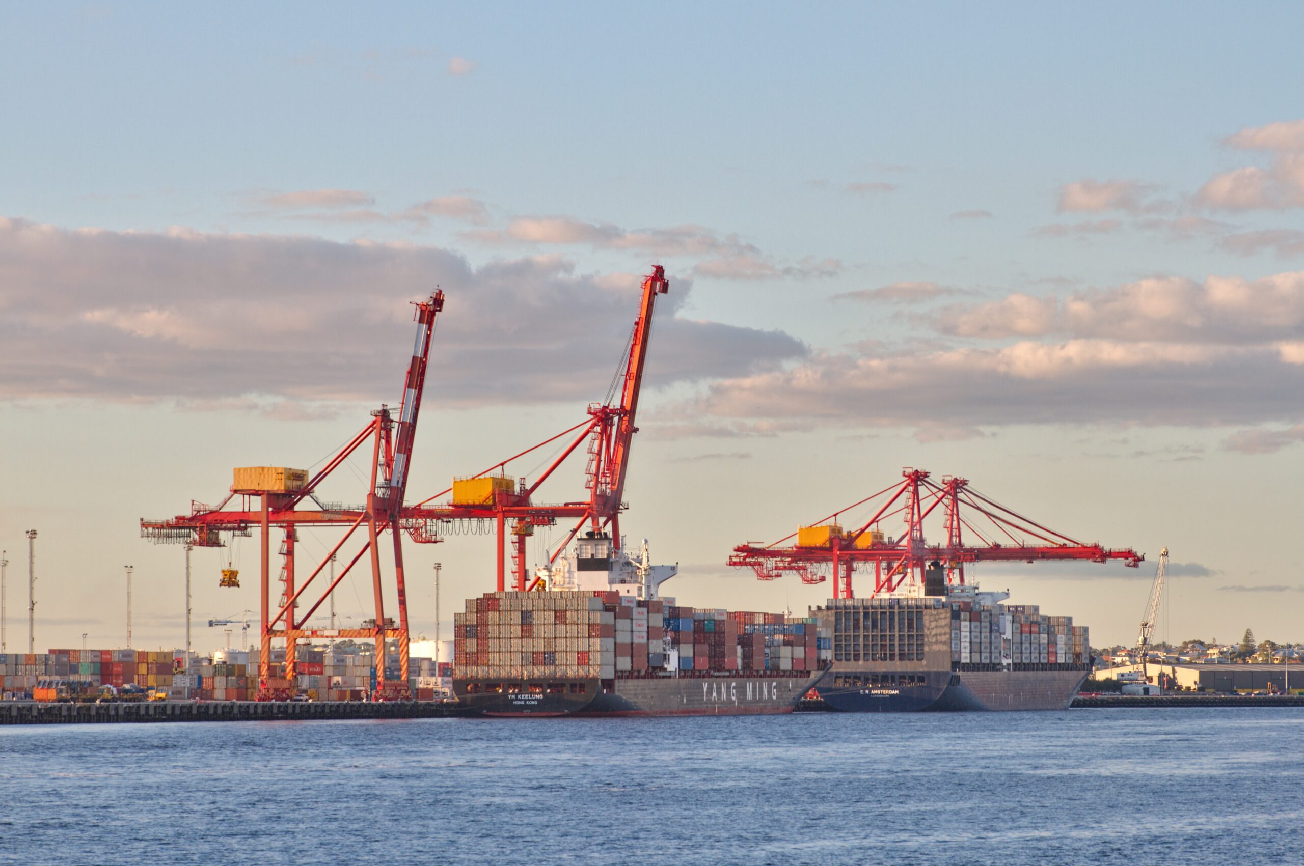 El tráfico de los puertos chinos se ralentiza, las navieras luchan contra la caída de las exportaciones