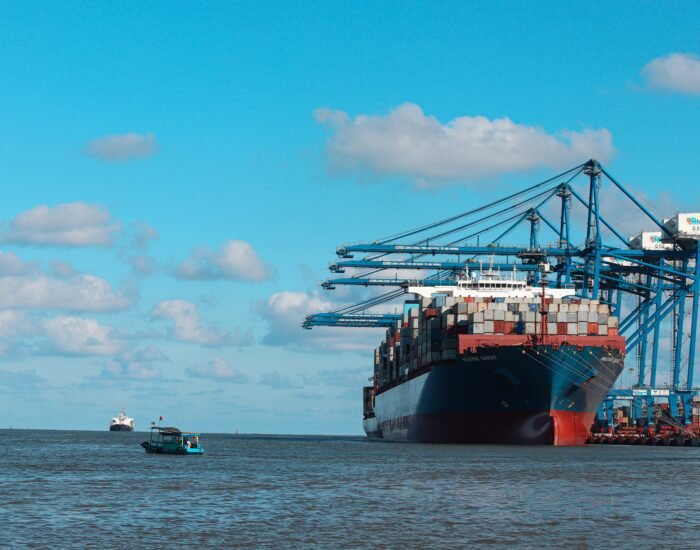 Precios del transporte marítimo disminuyen debido a la menor demanda, según puerto de Biobío